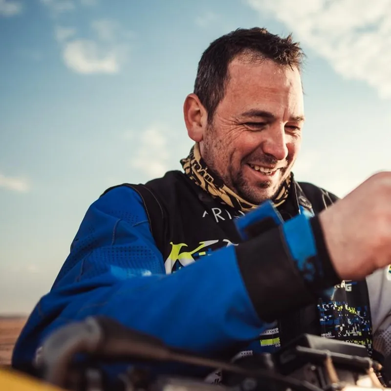 Isaac Feliu com roadbook F2R